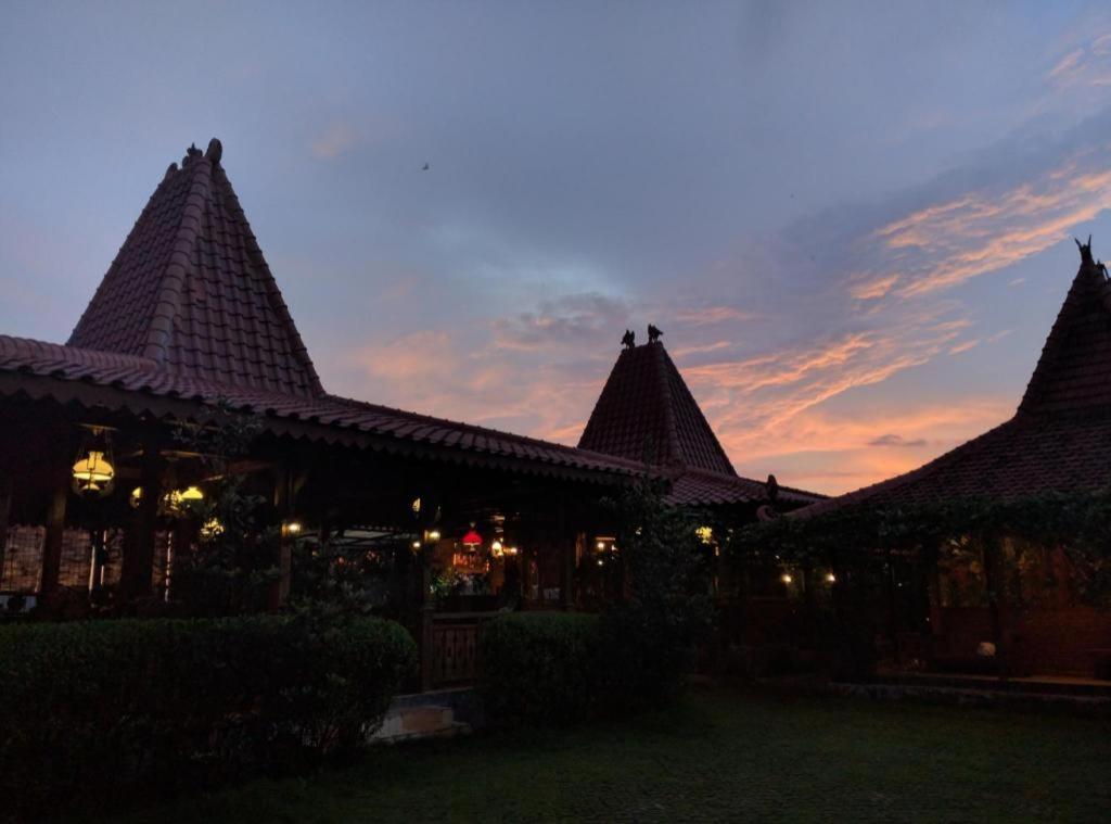 Joglo Ayem Tentrem Hotel Prambanan Exterior foto