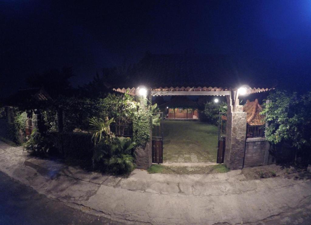 Joglo Ayem Tentrem Prambanan Exterior foto