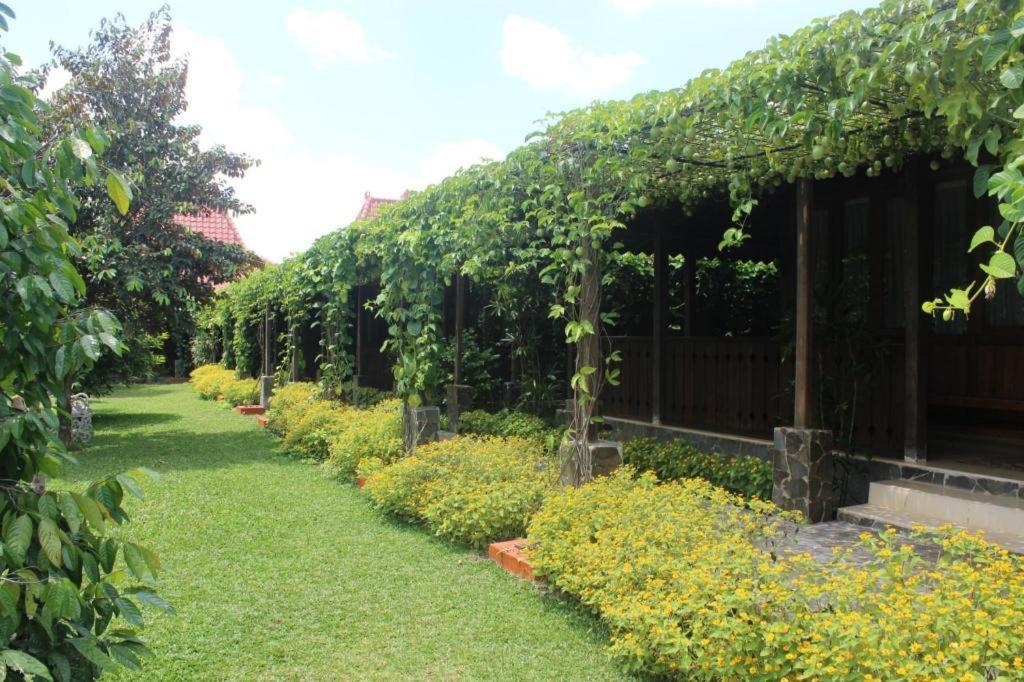 Joglo Ayem Tentrem Hotel Prambanan Exterior foto